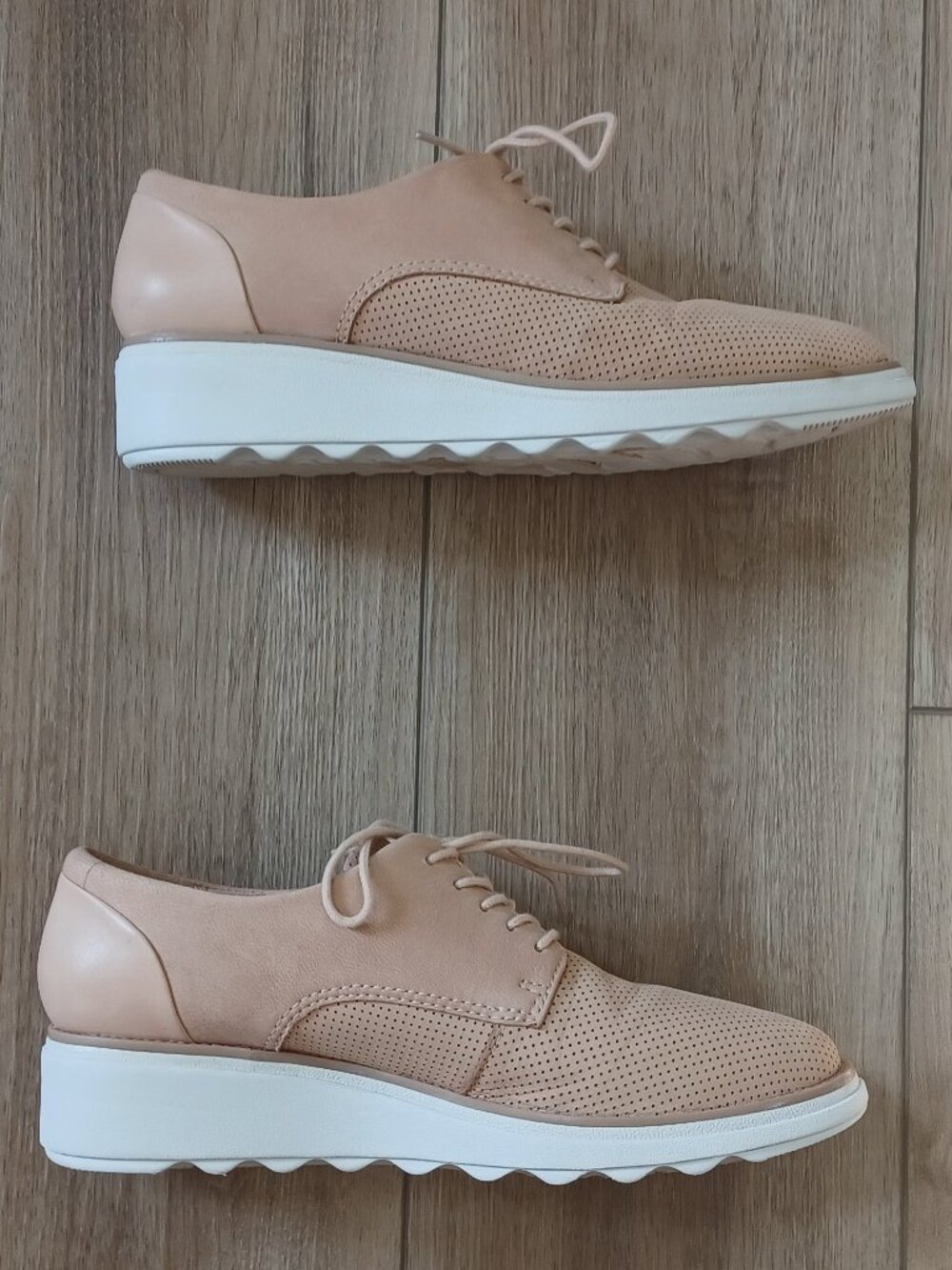 Clarks Women's Sharon Crystal Oxford 8.5 M Blush Nubuck